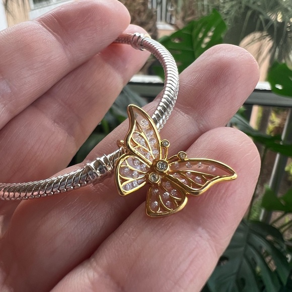 Stunning Gold Butterfly Pendant/Charm - Picture 10 of 13